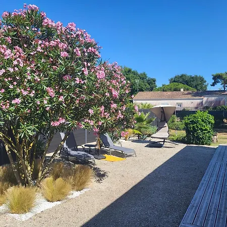 Casa Marcel Déco Sympa Au Calme Dans La Pinède Сasa de vacaciones *