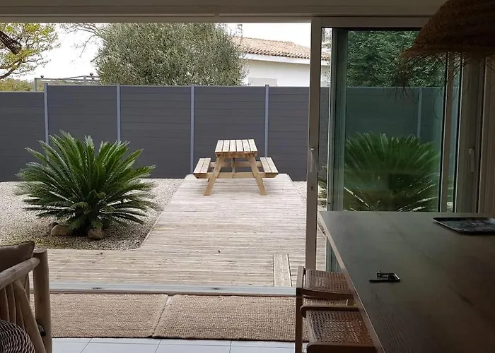 Casa Marcel Déco Sympa Au Calme Dans La Pinède Сasa de vacaciones *