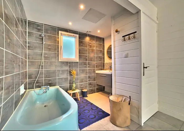 Casa Marcel Déco Sympa Au Calme Dans La Pinède Сasa de vacaciones *