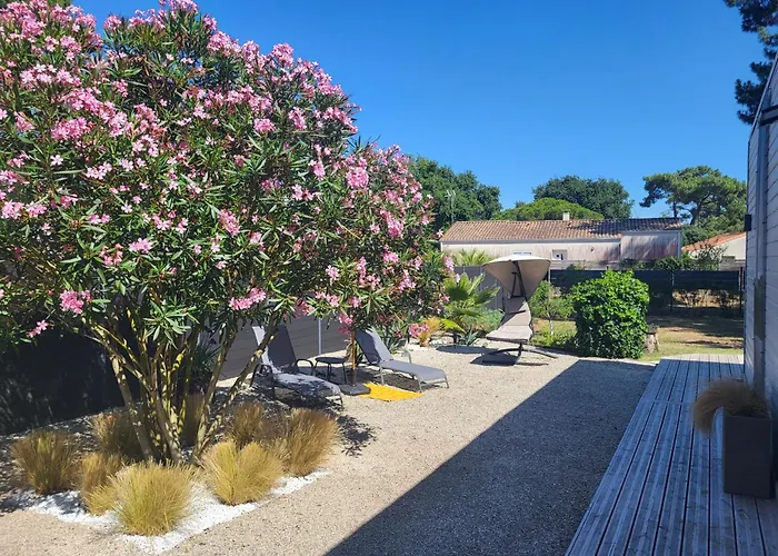 Casa Marcel Déco Sympa Au Calme Dans La Pinède Сasa de vacaciones *